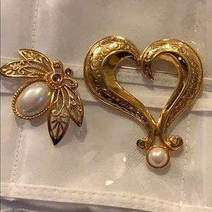 Vintage Huge Brooches Gold/ Faux Pearl